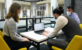 Bursa'da üniversite öğrencileri bilgisayara metinle verilen komutla tekstil desenleri üreten yazılım geliştirdi