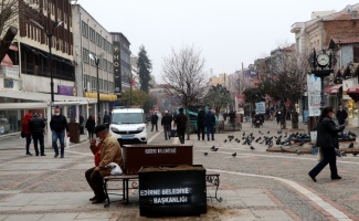 Çok yüksek riskli iller arasındaki Edirne'de tedbirler kapsamında banklar geçici olarak kaldırıldı