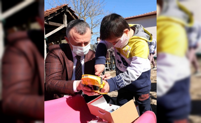 Down sendromlu Ahmet oyun parkı hayaline evinin bahçesinde kavuştu