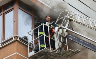 Edirne'de evde çıkan yangında dumandan etkilenen yaşlı kadın hastaneye kaldırıldı