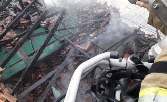 Edremit'te metruk bir evde çıkan yangın söndürüldü