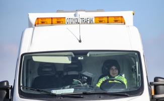İstanbul-İzmir Otoyolu'nun tek kadın bakım operatörü çalışma azmiyle örnek oluyor