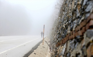 Kırklareli'nde yoğun sis, görüş mesafesini 30 metrenin altına düşürdü