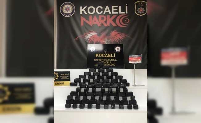 Kocaeli'de Anadolu Otoyolu'nda durdurulan otomobilde 27,5 kilo eroin yakalandı