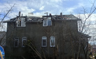 Kocaeli'de bir evin çatısında çıkan yangın söndürüldü