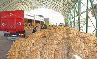 Mudanya Belediyesi ihtiyaç sahiplerine patates dağıtımına başladı