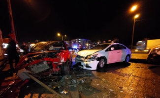 Orhangazi'de kontrolden çıkan otomobil park halindeki araçlara çarptı: 1 yaralı