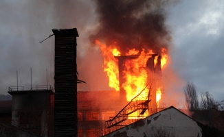 Pazaryeri'nde eski un fabrikasında çıkan yangın söndürüldü
