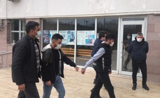 Tekirdağ'da kendilerini polis olarak tanıtıp dolandırıcılık yapan 2 zanlı yakalandı
