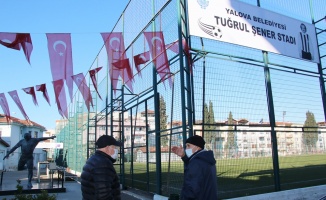 Yalova Belediyesi, Tuğrul Şener Stadı'ndaki tabelaları yeniledi