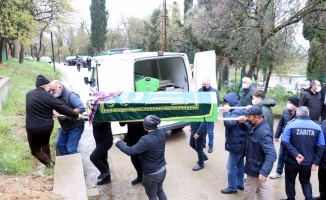 Avukatlık bürosundaki silahlı kavgada ölen anne ve kızının cenazesi Yalova'da toprağa verildi