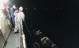 Ayvalık açıklarında mahsur kalan 24 sığınmacı kurtarıldı