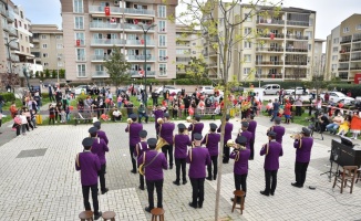 Bursa Büyükşehir Belediyesi kısıtlamada evlerinde olan çocuklara 23 Nisan coşkusunu yaşattı