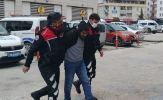 Bursa'da husumetli oldukları kişinin evine taşla saldıran 2 şüpheli gözaltına alındı