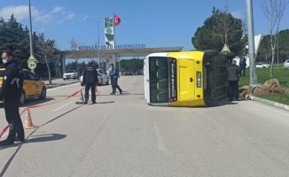 Bursa'da minibüsün devrilmesi sonucu 5 kişi yaralandı