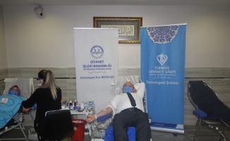 Bursa'da Osmangazi Müftülüğü personeli Türk Kızılayı'na kan bağışında bulundu
