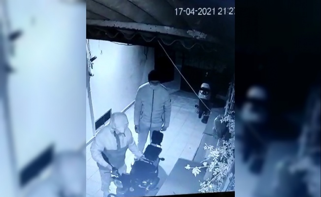 Çanakkale'de kısıtlama saatindeki motosiklet hırsızlığı güvenlik kamerasınca görüntülendi