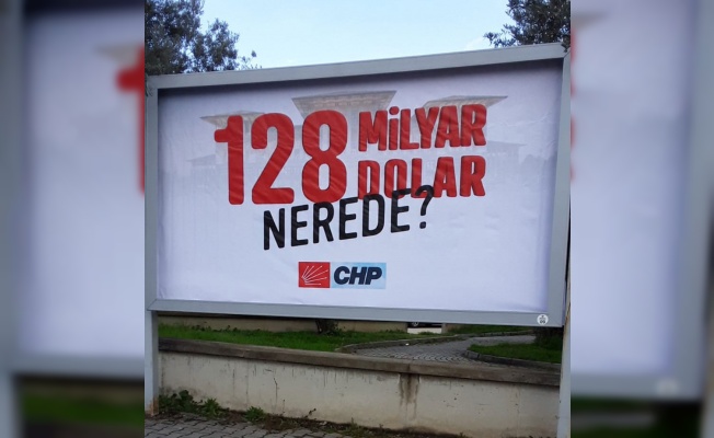 CHP'nin Bursa Mudanya'daki afişleri Savcılık talimatıyla kaldırıldı!