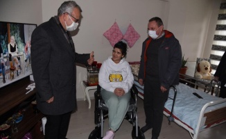 Engelli genç kızın akülü tekerlekli sandalye hayalini Almanya'da yaşayan gurbetçi gerçekleştirdi