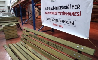 İHH'nın girişimiyle Bursa Büyükşehir Belediyesince hazırlanan 20 bank Suriye'deki yetimhaneye ulaştırıldı