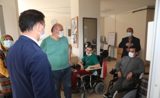 Kapaklı Belediyesi TSD'ye tekerlekli sandalye bağışladı