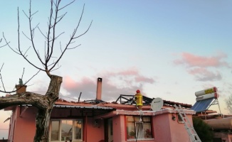 Karacabey'de tek katlı ev yandı