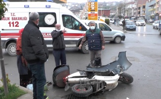 Karasu'da otomobille çarpışan motosikletin sürücüsü yaralandı
