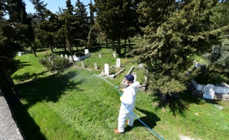 Karesi Belediyesi ekipleri mezarlıklarda temizlik çalışması başlattı