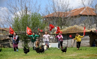 Kırklareli Valisi Bilgin sınır köylerindeki çocuklara 23 Nisan'da evlerini süslemeleri için hediyeler gönderdi