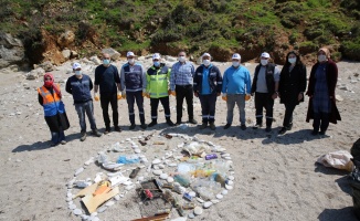 Kocaeli Sardala Koyu'ndaki deniz çöpleri ayrıştırıldı