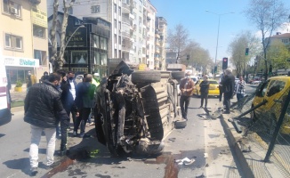 Kocaeli'de devrilen otomobilin sürücüsü kazadan yara almadan kurtuldu