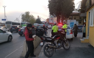 Kocaeli'de otomobille çarpışan motosiklet sürücüsü yaralandı