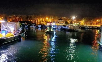 Kocaeli'de tekneleriyle denizde mahsur kalan 7 kişi kurtarıldı