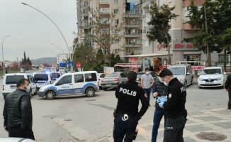 Kocaeli'de trafikte önünü kesen kişinin açtığı ateşle yaralanan sürücü hastaneye kaldırıldı