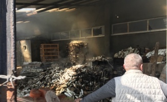 Sakarya'da izolasyon malzemelerinin bulunduğu depoda çıkan yangın söndürüldü
