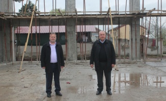Söğütlü Belediye Başkanı Özten'den spor salonu inşaatında inceleme