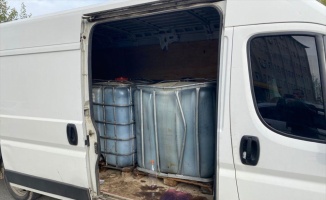 Tekirdağ'da bir minibüste 3 ton kaçak akaryakıt ele geçirildi
