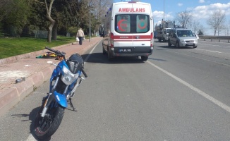 Tekirdağ'da yaralanan motosiklet sürücüsüne müdahaleyi çarptığı ambulanstaki ekip yaptı