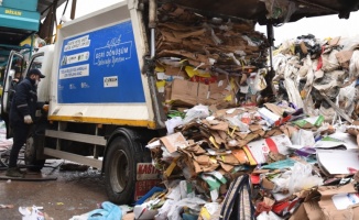 Tuzla'da, her gün yaklaşık 40 ton atık geri dönüşüme kazandırılıyor