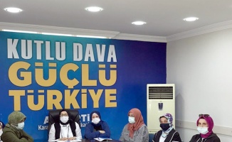 AK Parti Karamürsel İlçe Kadın Kolları Başkanı Şahin, mahalle başkanlarıyla bir araya geldi