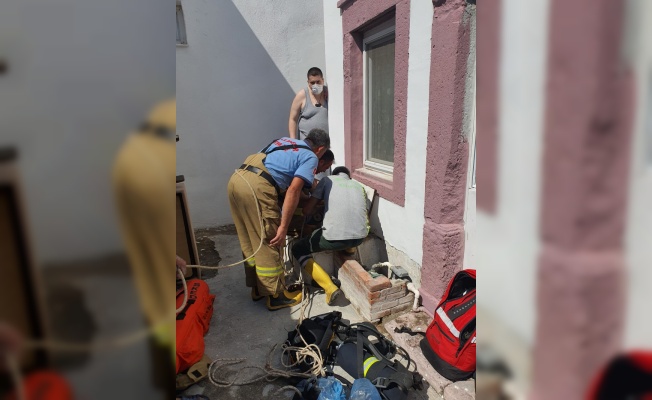 Balıkesir'de su kuyusuna düşen kişi itfaiye ekiplerince kurtarıldı