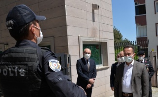 Bilecik Valisi Bilal Şentürk görev başındaki güvenlik güçlerini ziyaret etti