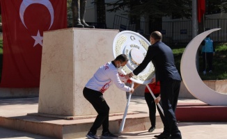 Bilecik'te Gençlik Haftası'nda Atatürk Anıtı'na çelenk sunuldu