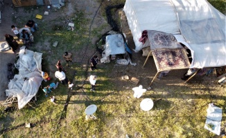 Bilecik'te mevsimlik tarım işçilerine, kaldıkları çadırlarda 