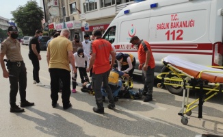 Bursa'da hafif ticari aracın çarptığı motosikletin sürücüsü yaralandı