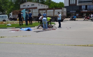 Bursa'da kamyona çarpan motosikletin sürücüsü hayatını kaybetti