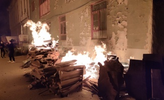 Bursa'da sanayi sitesindeki 3 iş yerinde çıkan yangınlar söndürülmeye çalışılıyor