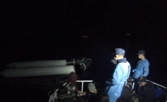 Çanakkale açıklarında Türk kara sularına itilen 40 sığınmacı kurtarıldı