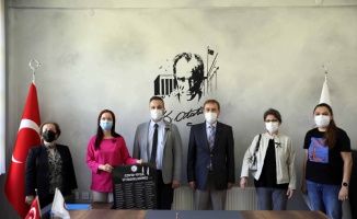 Edirne'de eczacılar koronavirüs aşısında patentin kaldırılması çağrısında bulundu