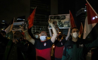 İsrail'in İstanbul Başkonsolosluğu önünde bir grup, Mescid-i Aksa saldırısını protesto etti
